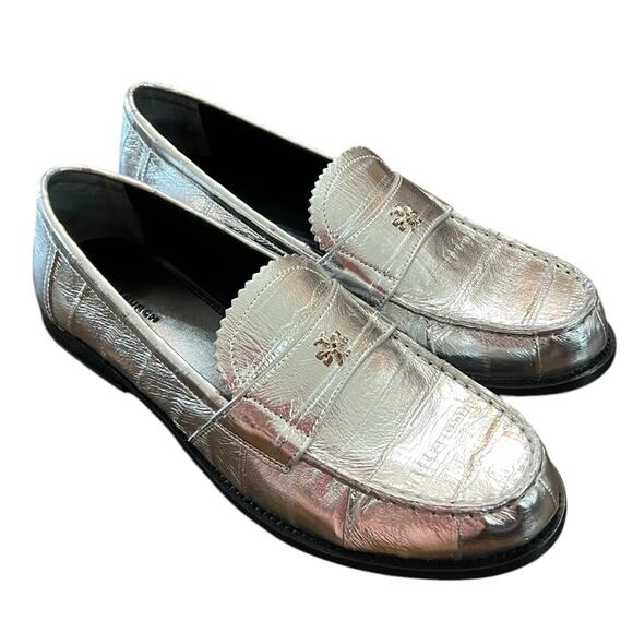 Tory Burch Classic Loafers Silver Metallic Leather Scalloped and LogoSize 9